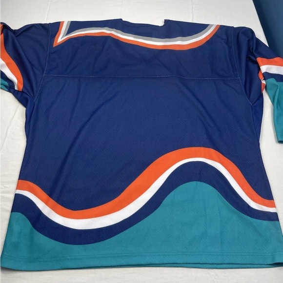 New York Islanders Fisherman Nelk Boys Full Send Hockey Jersey Men’s Sz L NWOT - Picture 10 of 10